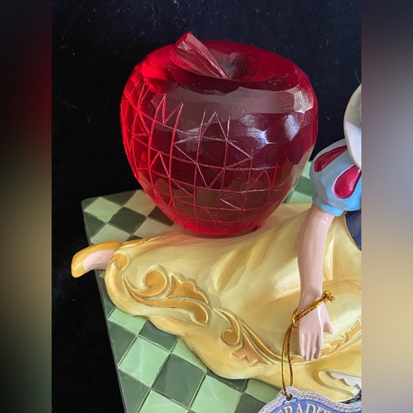Jim Shore Showcase Disney Traditions Figure SNOW WHITE “A Tempting Offer” Apple - Picture 6 of 16
